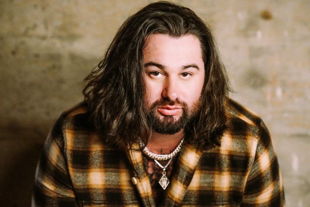Koe Wetzel viert 3 RIAA-awards bij uitverkochte Red Rocks show